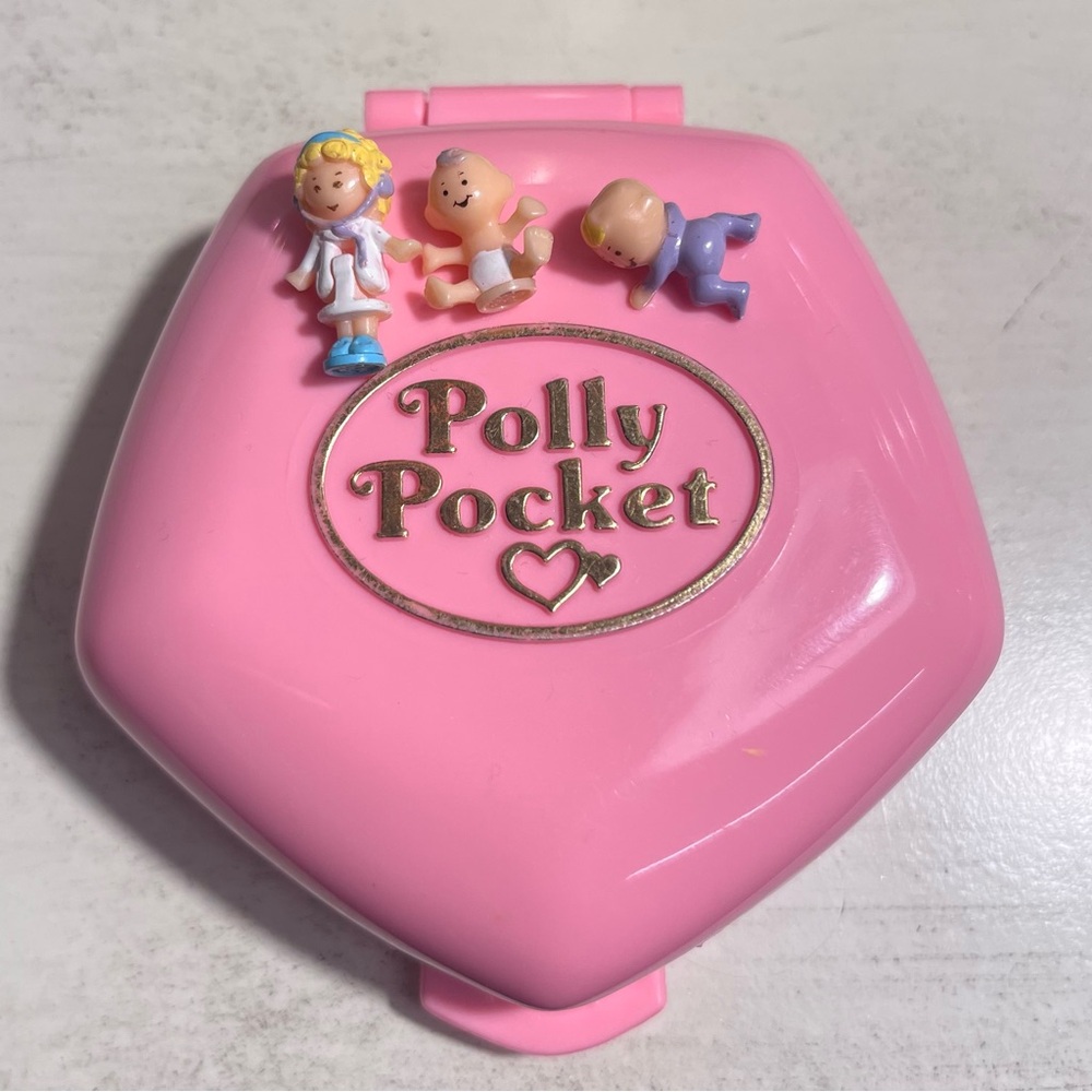 1992 COMPLETE Dr. Polly in the Nursery Bluebird Polly Pocket